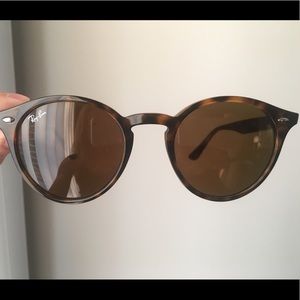 Ray Ban (RB2180)